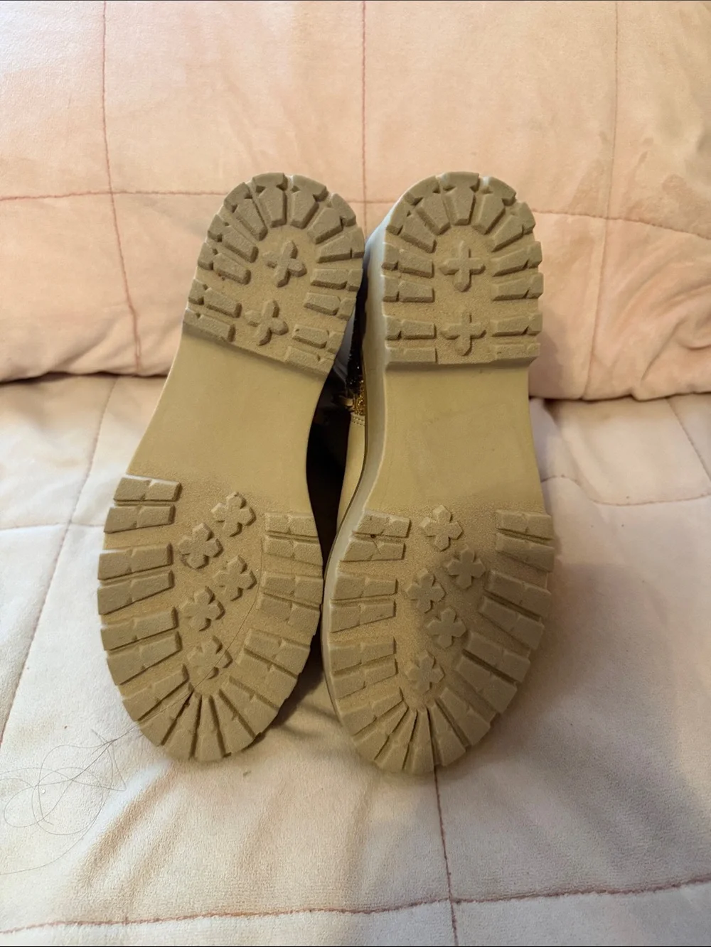 Dolce Vita DV FYNCH Girls Size 4 Beige Gold Glitter Lug Sole Chelsea Boots